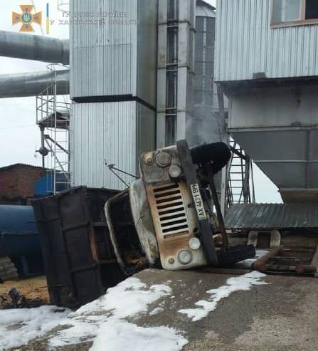 Новости Харькова: загорелся грузовик с зерном
