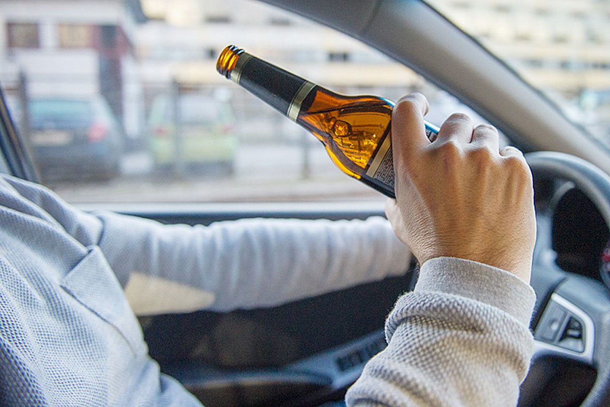 Езда в состоянии алкогольного. Нетрезвый водитель за рулем. Вождение в пьяном виде. Вождение автомобиля в пьяном виде.