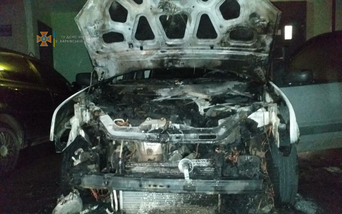 Пожар в Харькове: На улице Дружбы Народов сгорел автомобиль