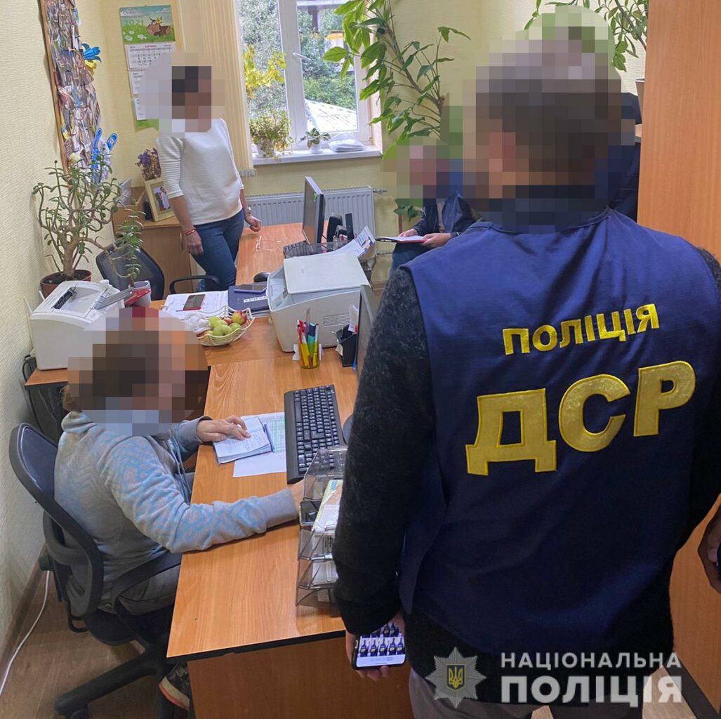 В Харькове на взятке задержали чиновницу Министерства обороны