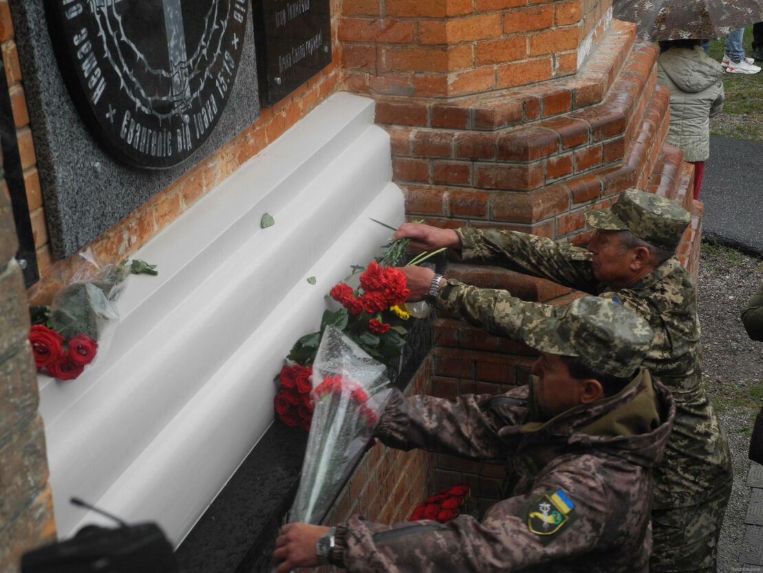 В Харькове открыли мемориальную доску Героям Небесной Сотни и жертвам теракта у Дворца спорта