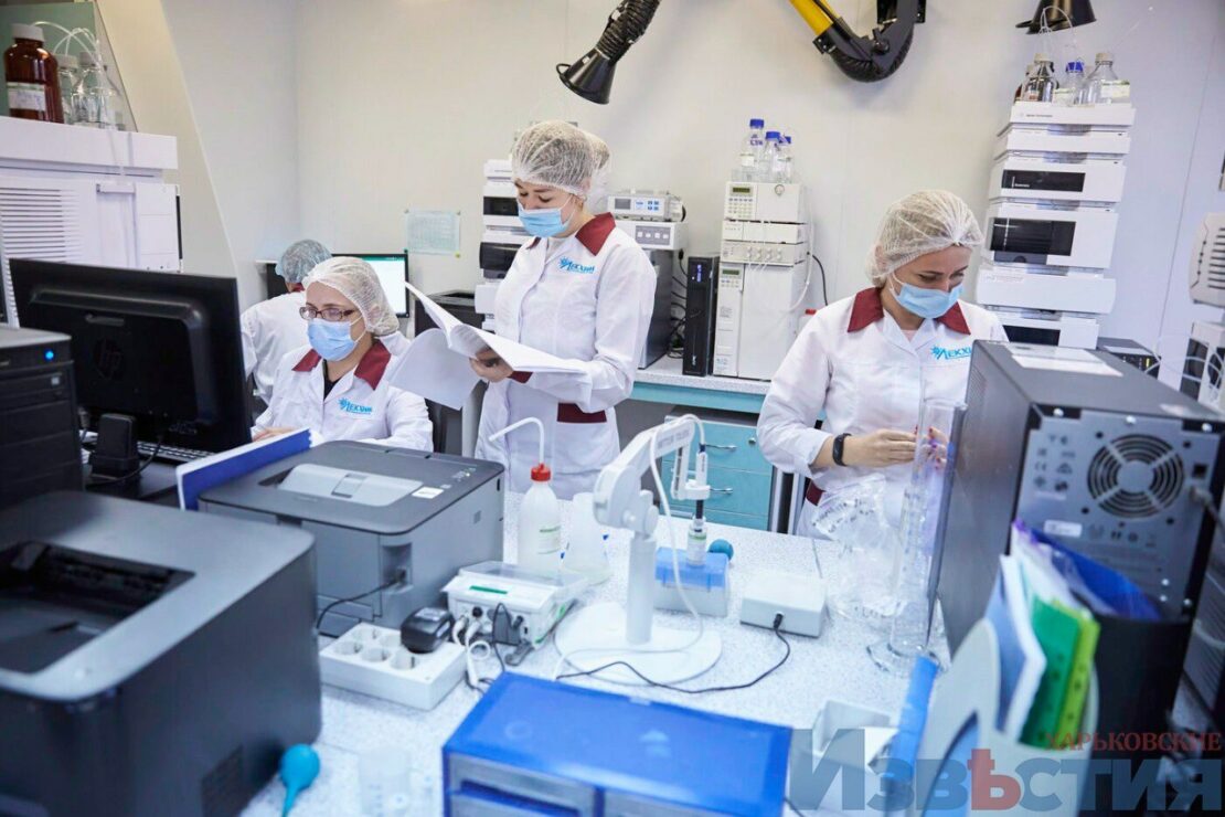 Харьков - столица фармацевтики: Терехов посетил фабрику "Здоровье" и аптеку "911"