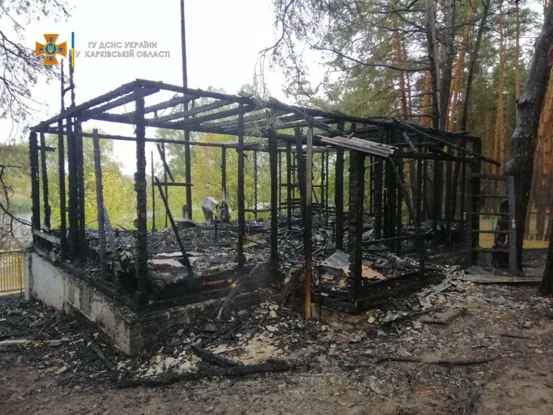 Пожар на базе отдыха в Печенегах на Харьковщине