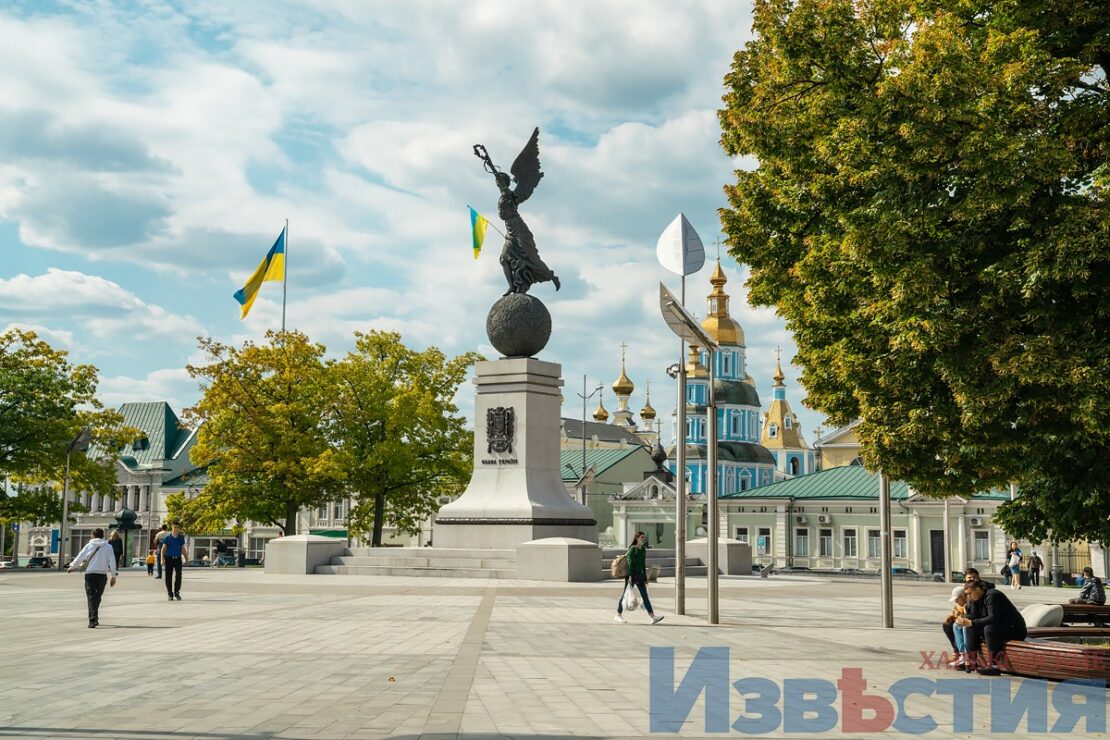 Фото Харькова: Флаг Украины на Сергиевской площади