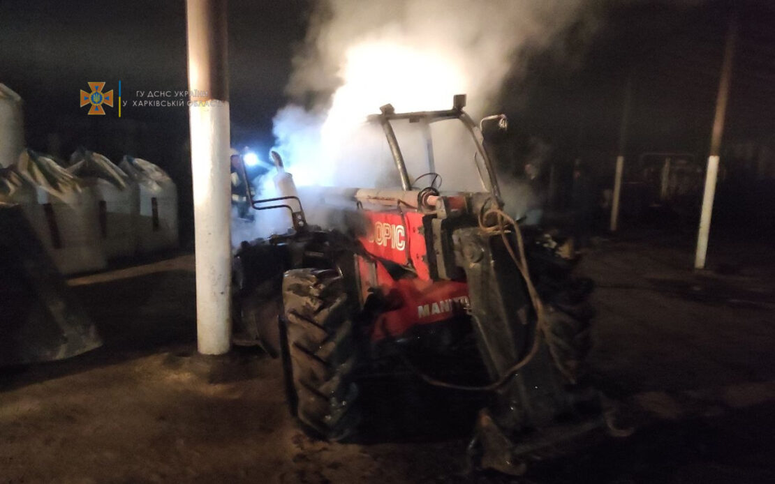 Под Харьковом в селе Высокополье ночью сгорел трактор