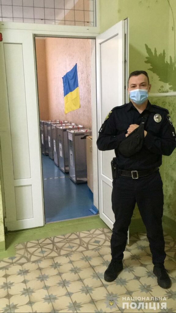 Порядок на избирательных участках обеспечивает полиция Харькова