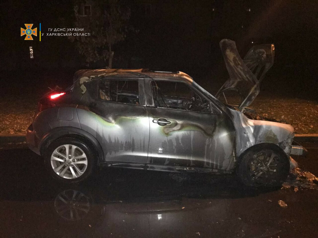 Пожар Харьков: На улице Полевой горели автомобили Nissan Juke и Hyndai Tucson