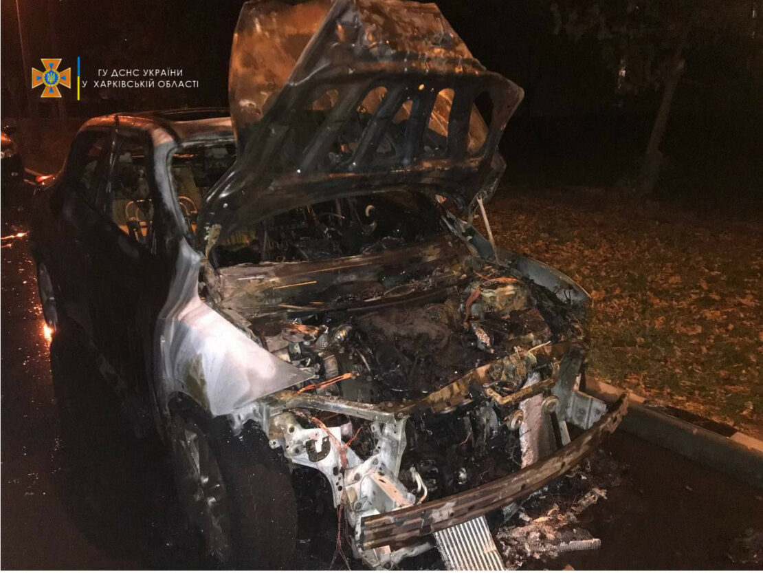 Пожар Харьков: На улице Полевой горели автомобили Nissan Juke и Hyndai Tucson
