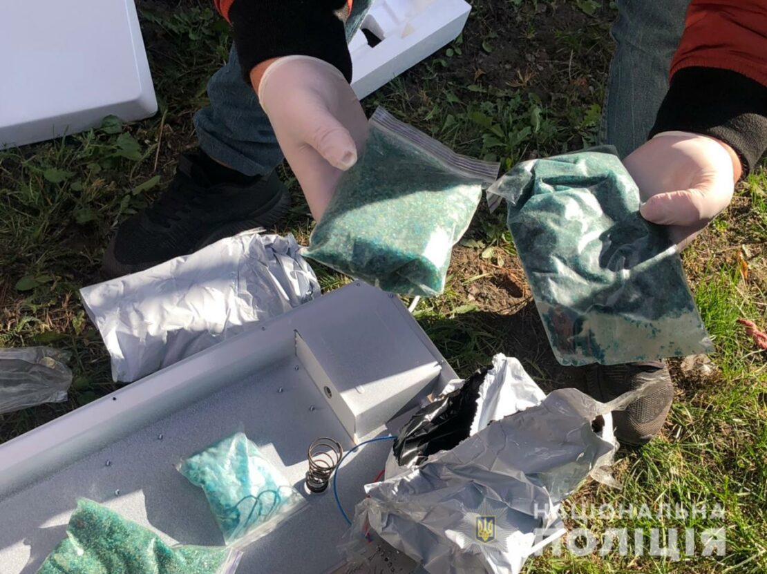 Наркотик Харьков: Закладчик прятал наркотики в батарее