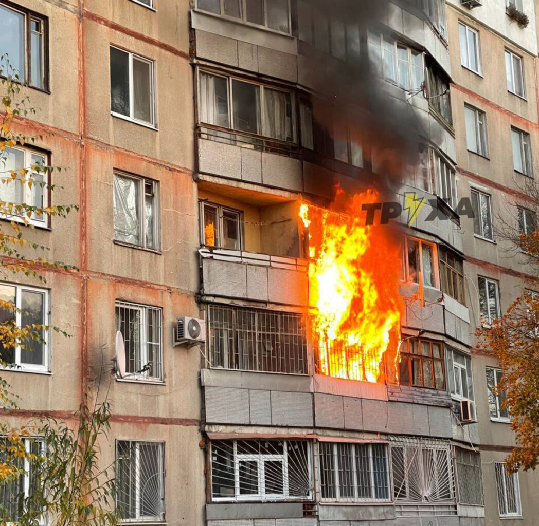 Пожар в Харькове: На улице Холодногорской, 6 горела квартира на втором этаже