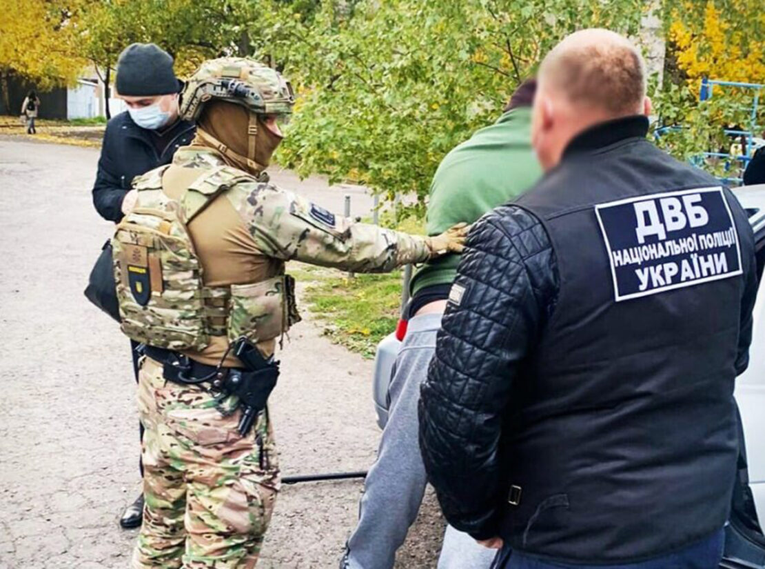 Наркотики Харьков: Марихуану продавал бывший полицейский 
