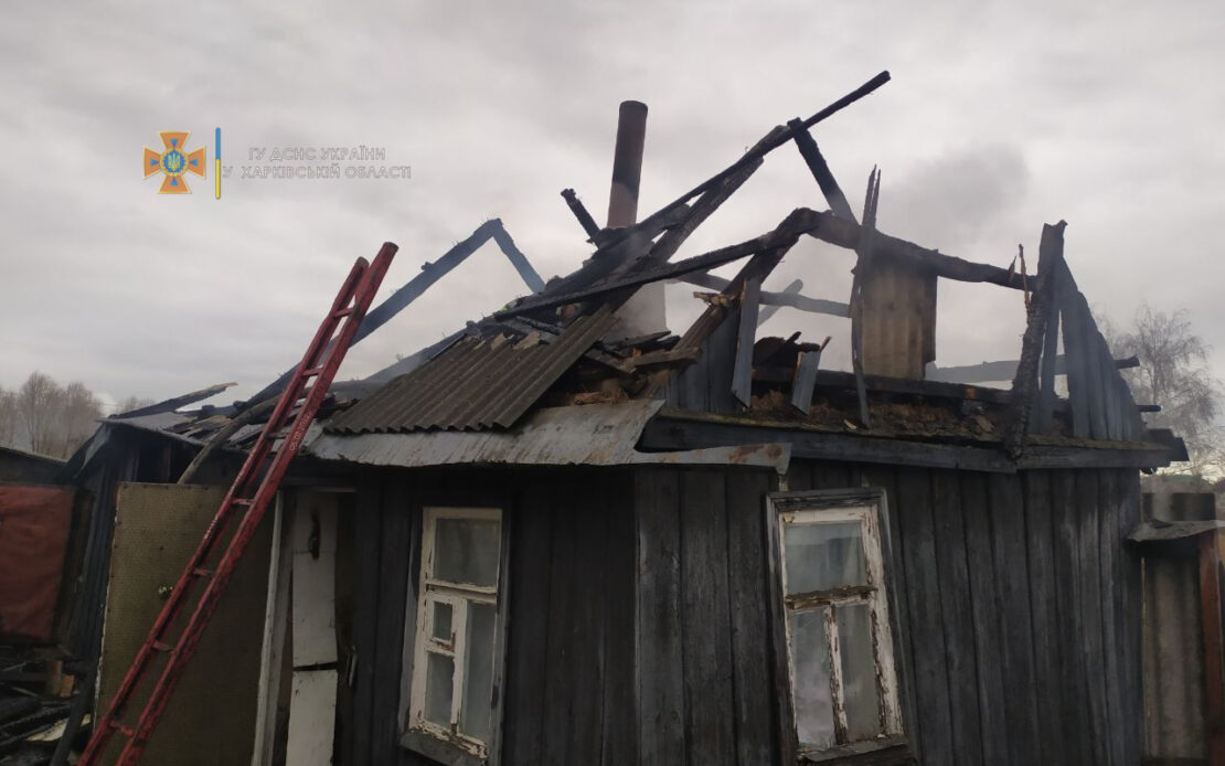 В Харьковском районе спасатели сберегли дом от возгорания