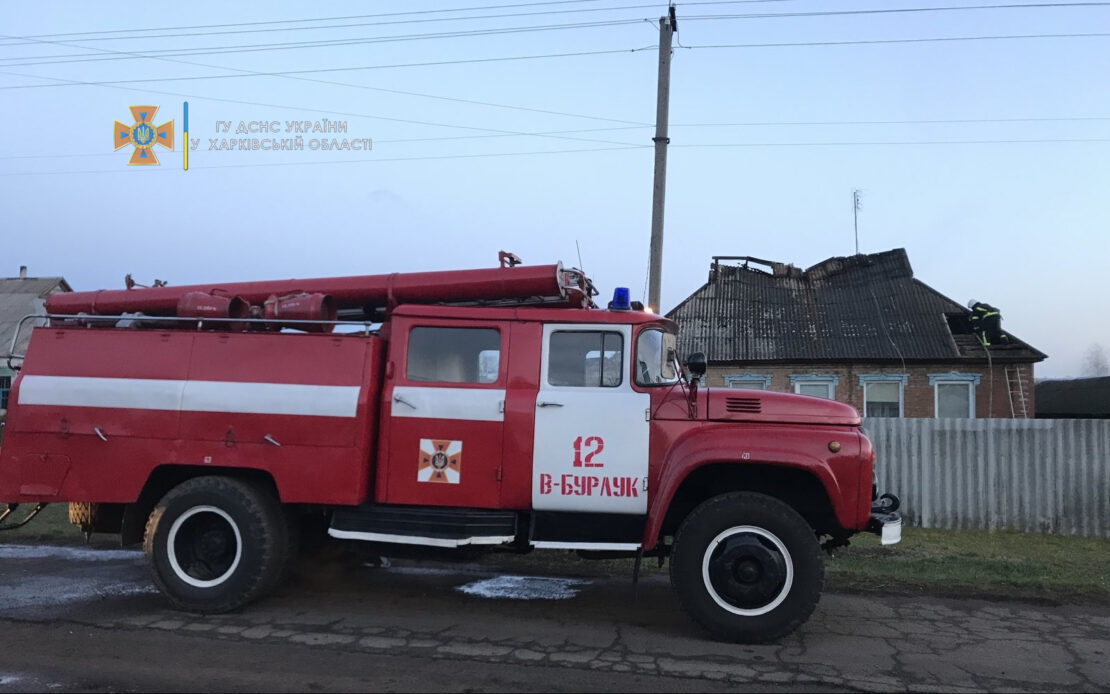 Пожар на Харьковщине: В Купянском районе загорелась крыша частного дома из-за нарушения эксплуатации печного отопления 