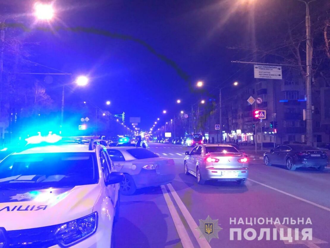 На проспекте Науки полицейского сбил автомобиль Мазда - ДТП Харьков