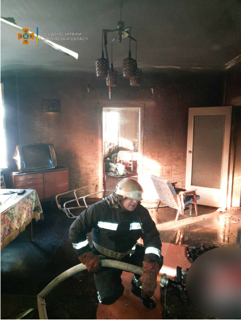 Пожар под Харьковом: В частном доме в селе Катериновка спасатели обнаружили труп на сгоревшем диване 