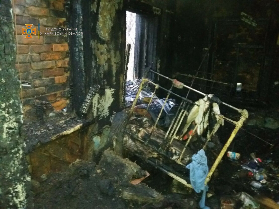 Смертельный пожар под Харьковом: Люди сгорели в собственном доме на улице Станционной