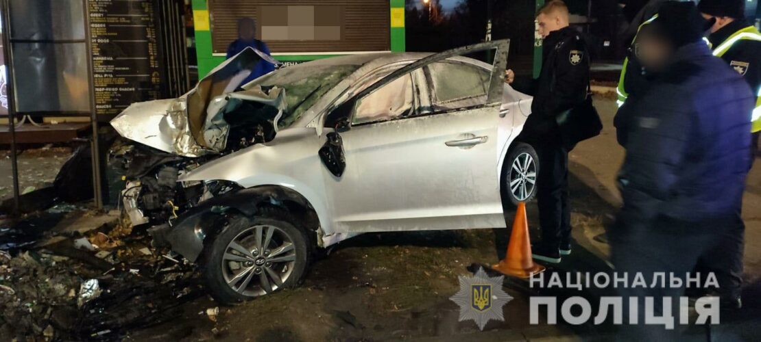 Смертельное ДТП Харьков: Автомобиль врезался в столб на улице Валентиновской