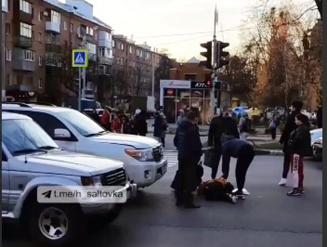 ДТП Харьков: Внедорожник сбил двоих детей на пешеходном переходе на перекрестке проспекта Науки и улицы Тобольской