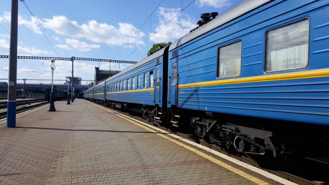 Два поезда насмерть сбили женщину на станции Пирогово под Харьковом