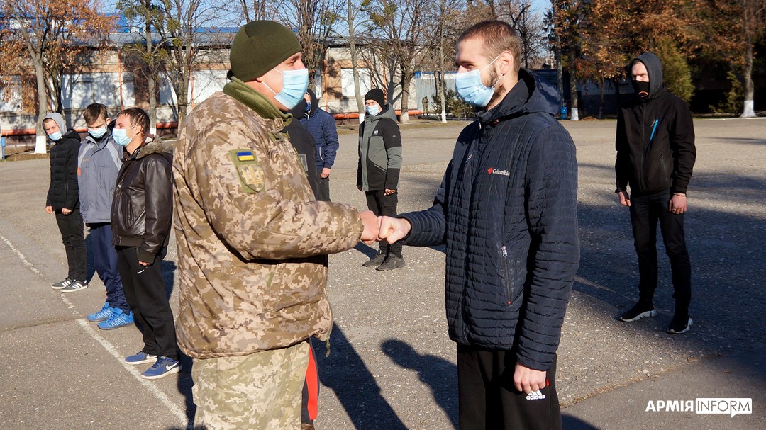 В Харькове призывники идут служить, не дожидаясь повестки из военкомата — Осенний призыв-2021