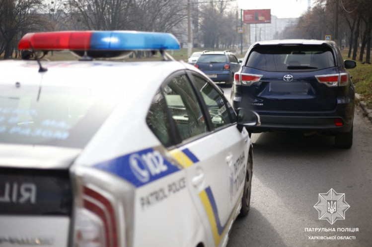 В Харькове полиция конфисковала авто за неуплату штрафов и превышение скорости на улице Гвардейцев Широнинцев
