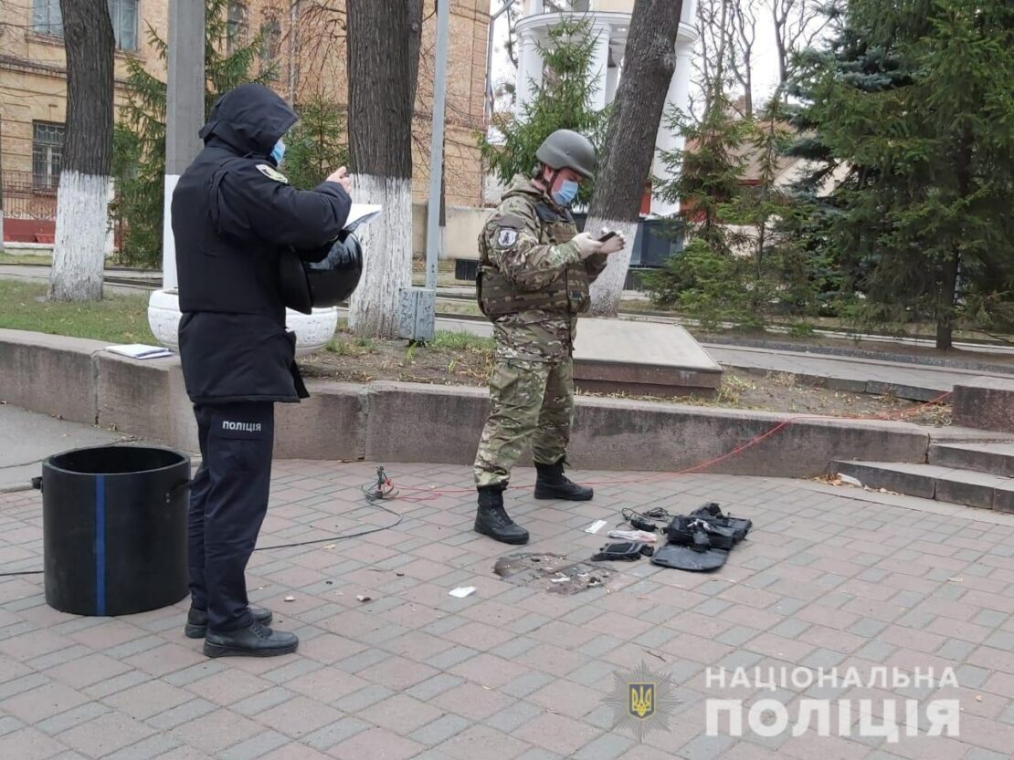 Перекрытие улицы Жен Мироносиц в центре Харькова - полиция не обнаружила взрывчатых веществ