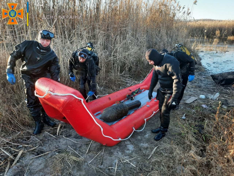 Снаряд на дне Белого озера в Чугуевском районе — Происшествия Харьков