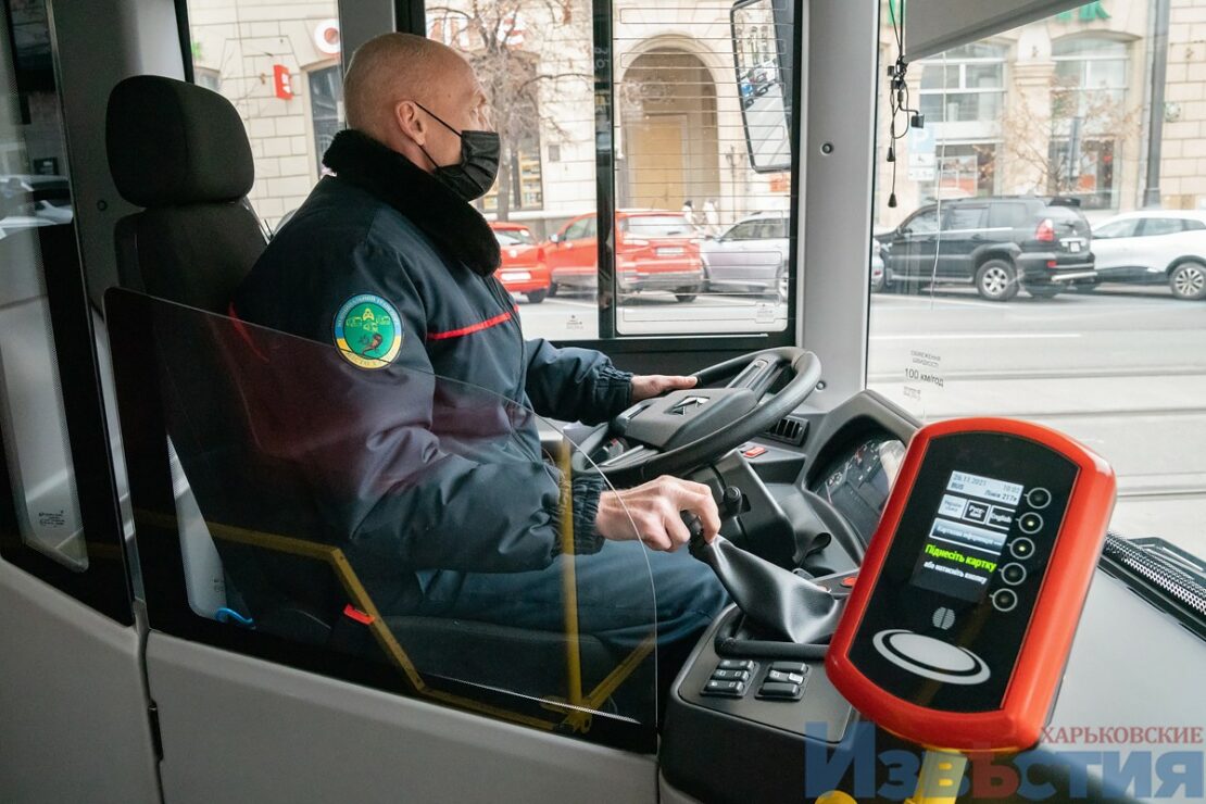 Новости Харьков: Водителей муниципальных автобусов одели к зиме