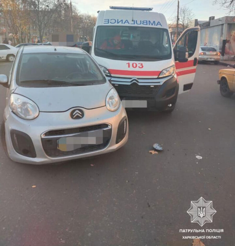 ДТП Харьков: Автомобиль Citroen врезался в скорую помощь на проспекте Александровском