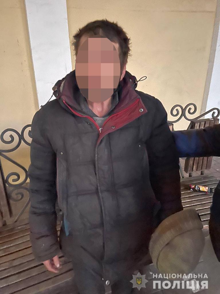 Грабитель напал с топором на двух женщин в Люботине - Происшествия Харьков