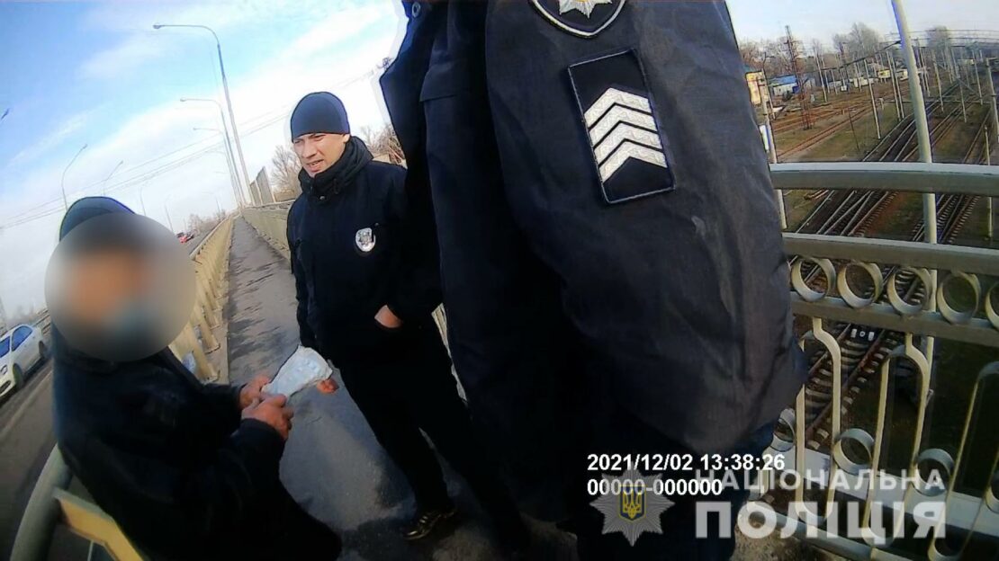 В Лозовой пожилой мужчина решил броситься с моста - Происшествия Харьков
