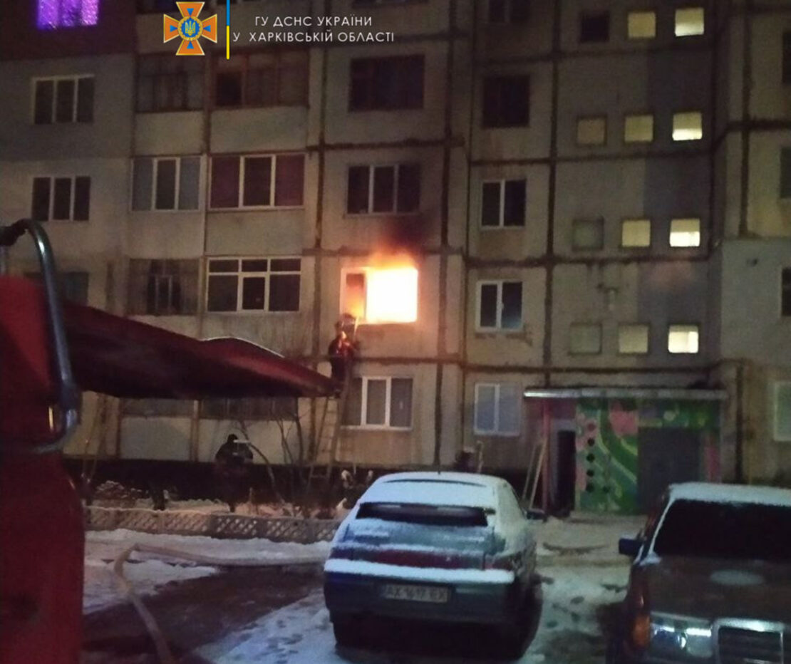 Пожар в многоэтажке под Харьковом в городе Первомайский: женщина отравилась угарным газом