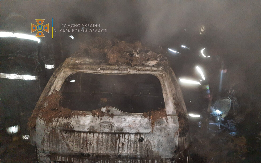 В Харьковской области пожар уничтожил дом, автомобиль и гараж