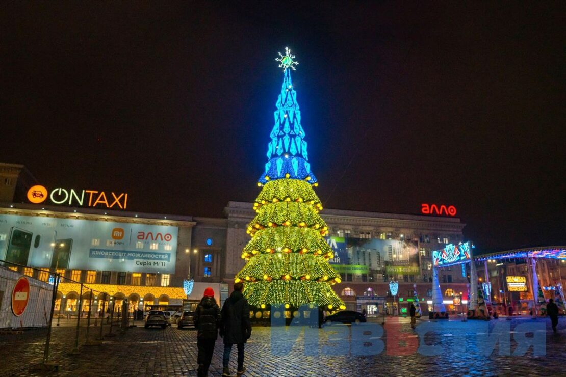 Фото Харьков: Елка на площади Свободы 2021/2022