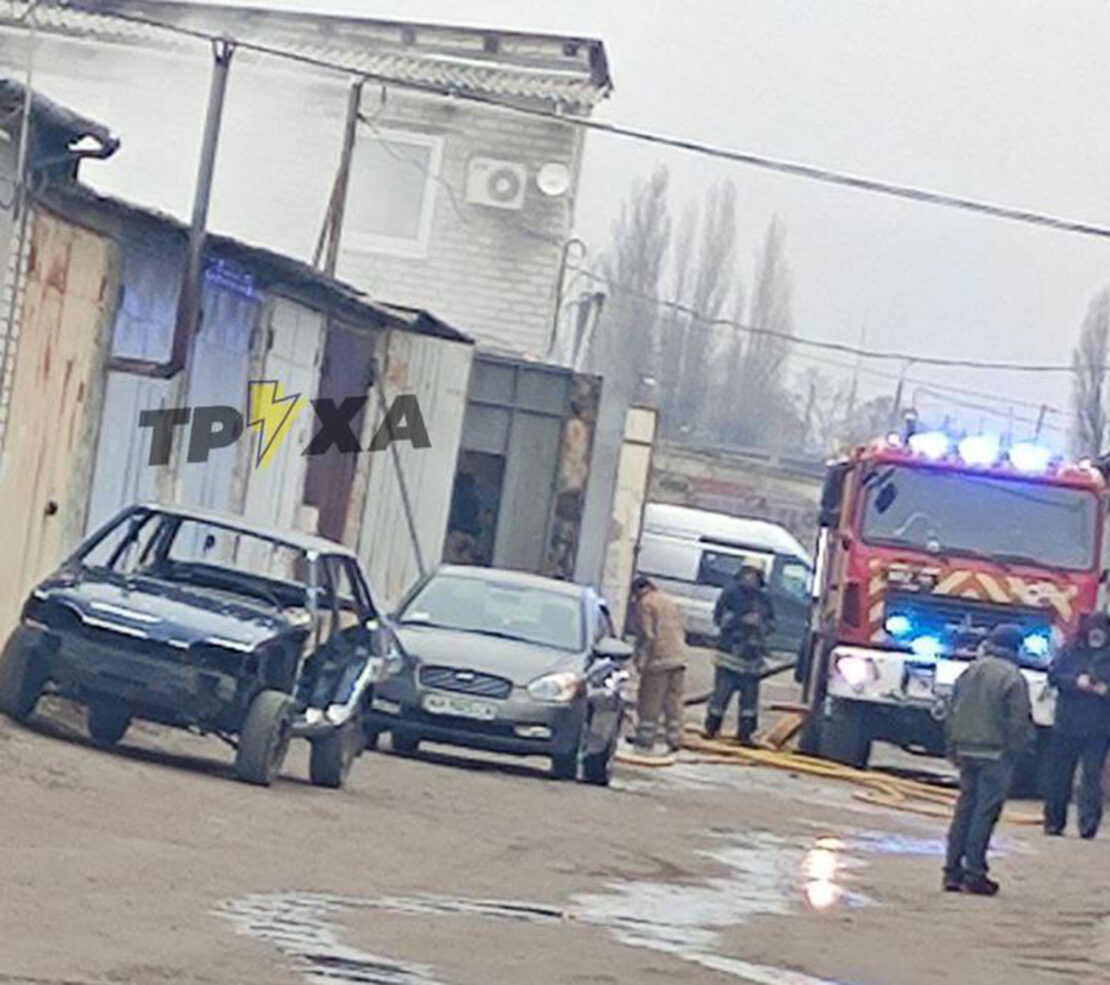 Пожар в гаражном кооперативе Харькова на улице Бучмы