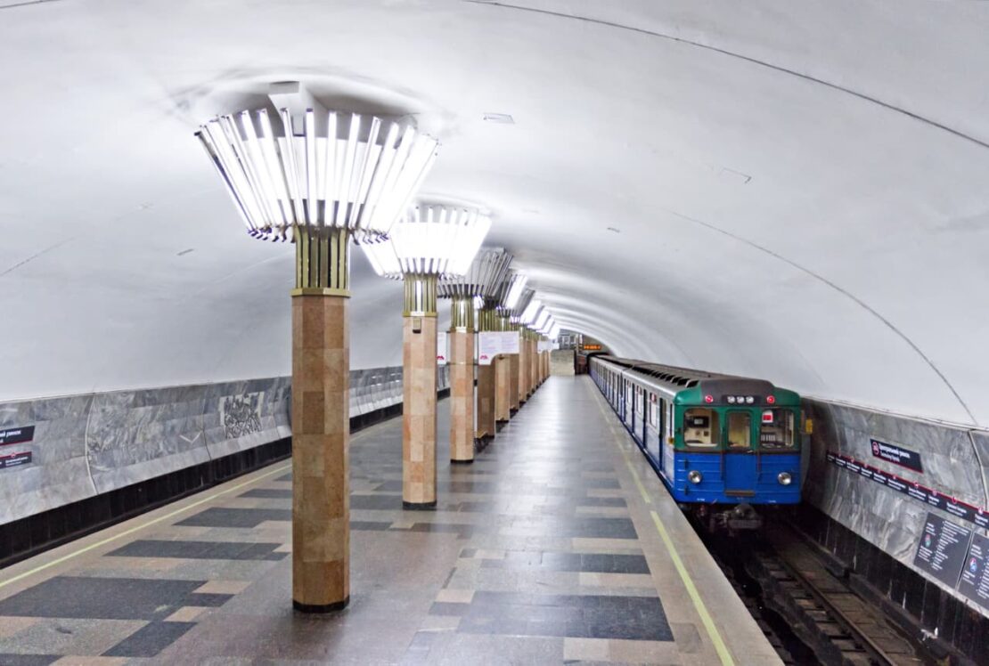 На Холодногорско-заводской линии Харьковского метрополитена стояли поезда: причина
