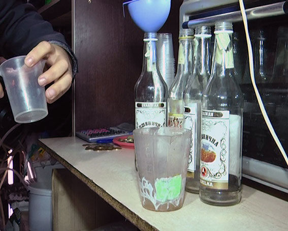Полиция пресекла поставку в "наливайки" контрафактного алкоголя