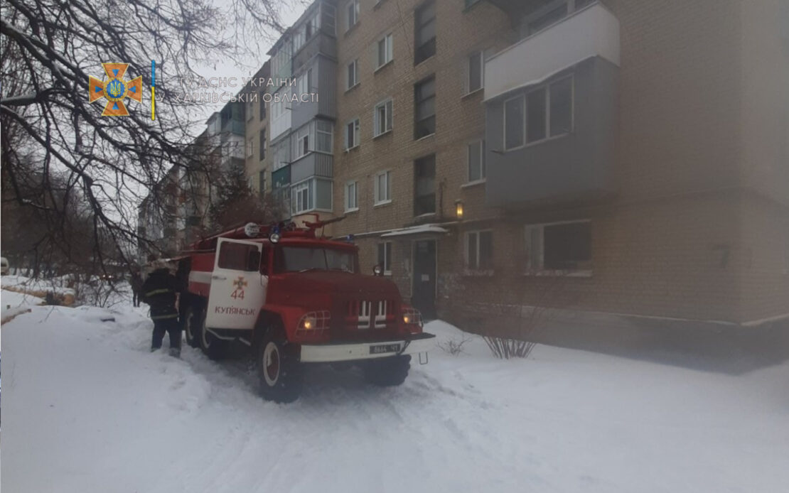 Пожар под Харьковом: В Купянске эвакуировали людей из горящего дома