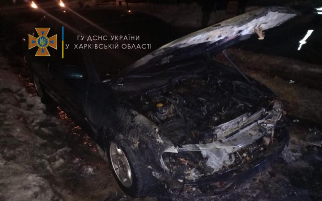 Сгорел автомобиль Опель Омега на Солнечном в Харькове