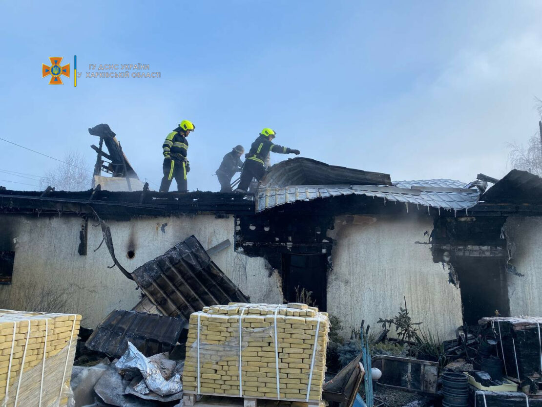 Масштабный пожар под Харьковом: в поселке Безлюдовка загорелся весь дом