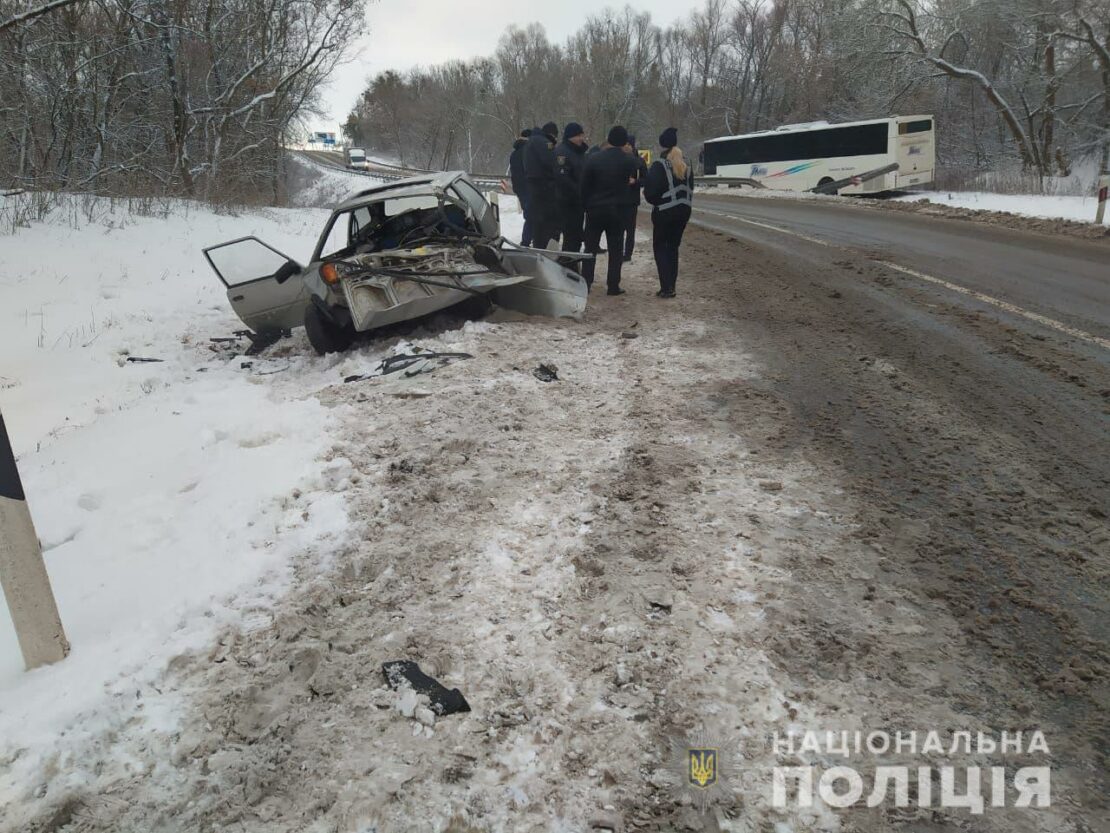 ДТП с рейсовым автобусом под Харьковом: видео момента аварии 