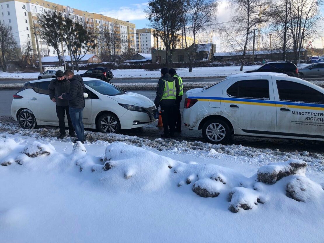 В Харькове за долги Тепловым сетям изъяли автомобиль