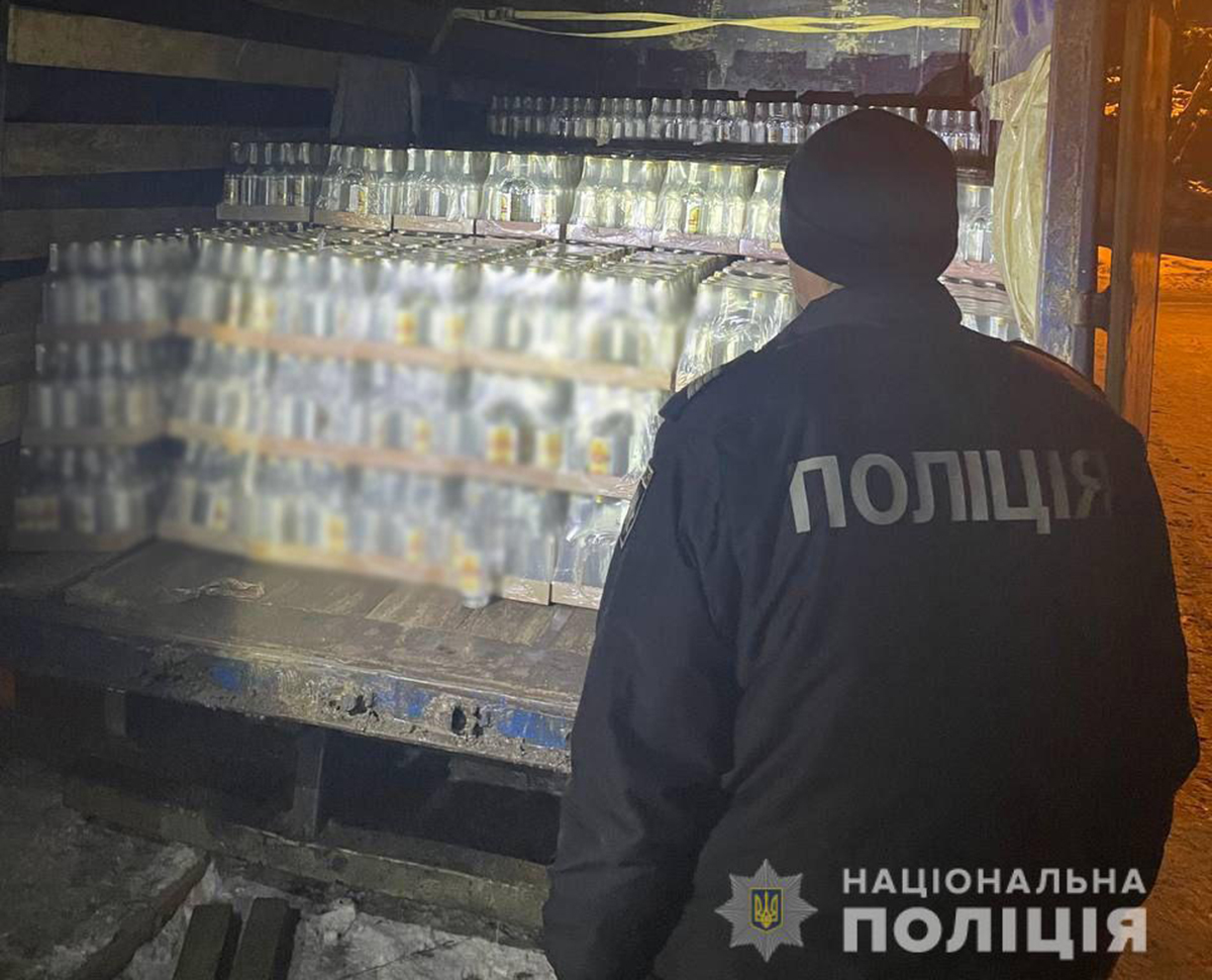В Харьковской области остановили грузовик с водкой