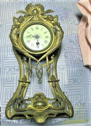 Таможня Харьков:  Старинные часы Junghans украинка везла в Россию