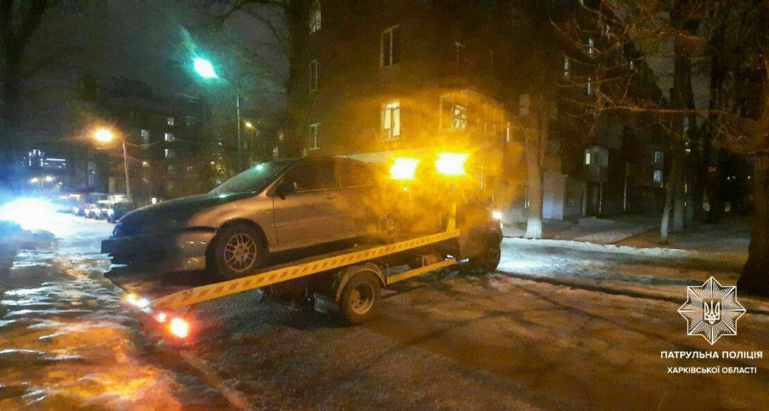 В Харькове у водителя-должника забрали автомобиль  Mitsubishi 