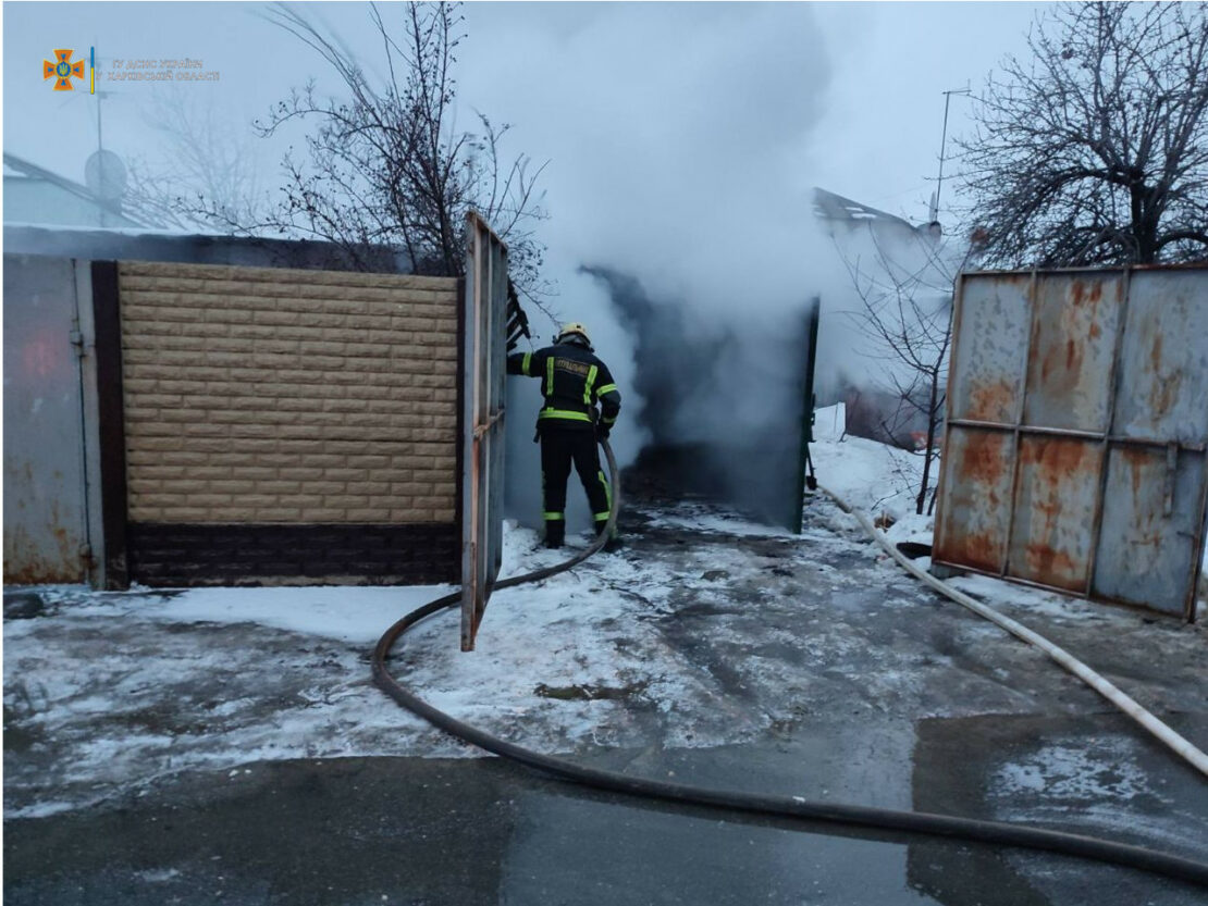 Пожар Харьков: Сгорел гараж с автомобилем на ул. Таджикской (ХТЗ)
