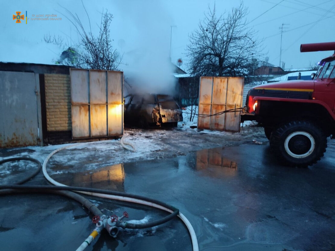 Пожар Харьков: Сгорел гараж с автомобилем на ул. Таджикской (ХТЗ)
