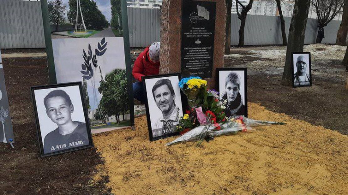 В Харькове почтили память погибших в теракте у Дворца спорта