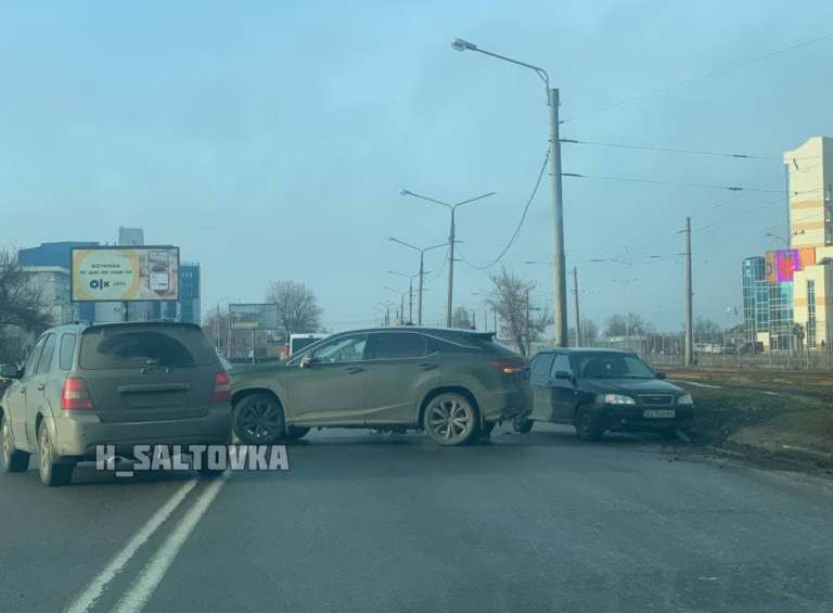 На Салтовке в ДТП пострадали три автомобиля