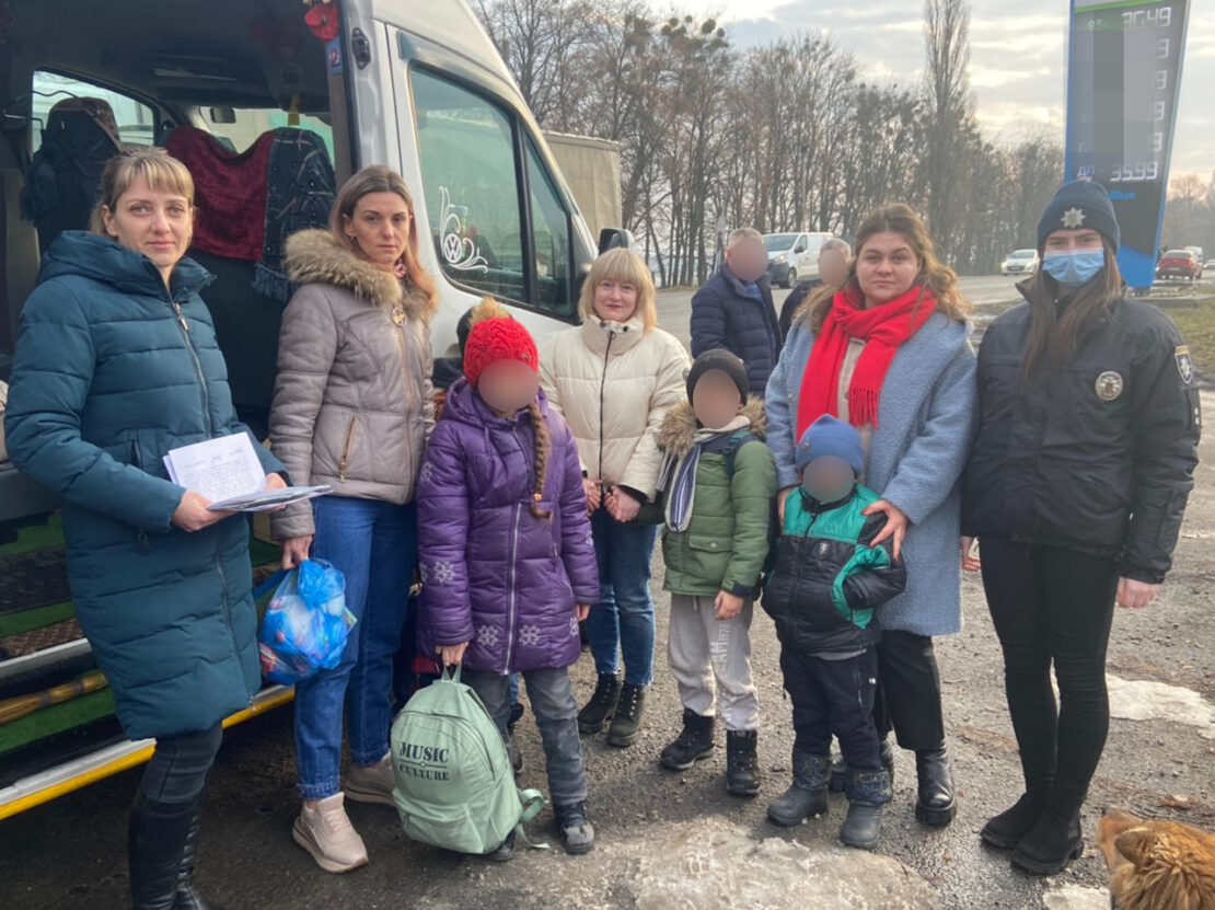 В Харьковской области пограничники остановили мужчину с 4 детьми